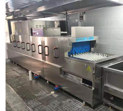 很多企業(yè)都贊同食堂洗碗機比人工洗碗合適一些
